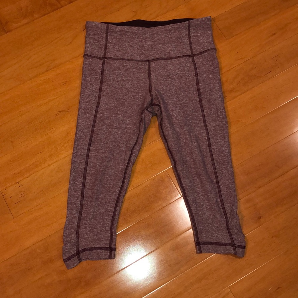 EUC Women’s Lululemon Crop Leggings!